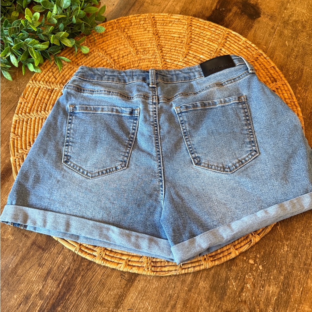 BCBGeneration Light Blue Pleated Trouser Jean Shorts - Picture 4 of 12